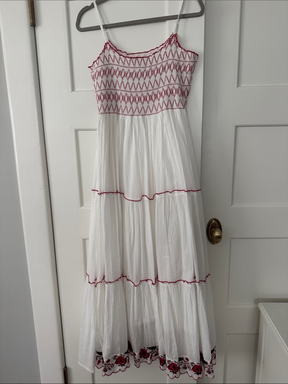 Solataire Red and White Long Dress Size Medium